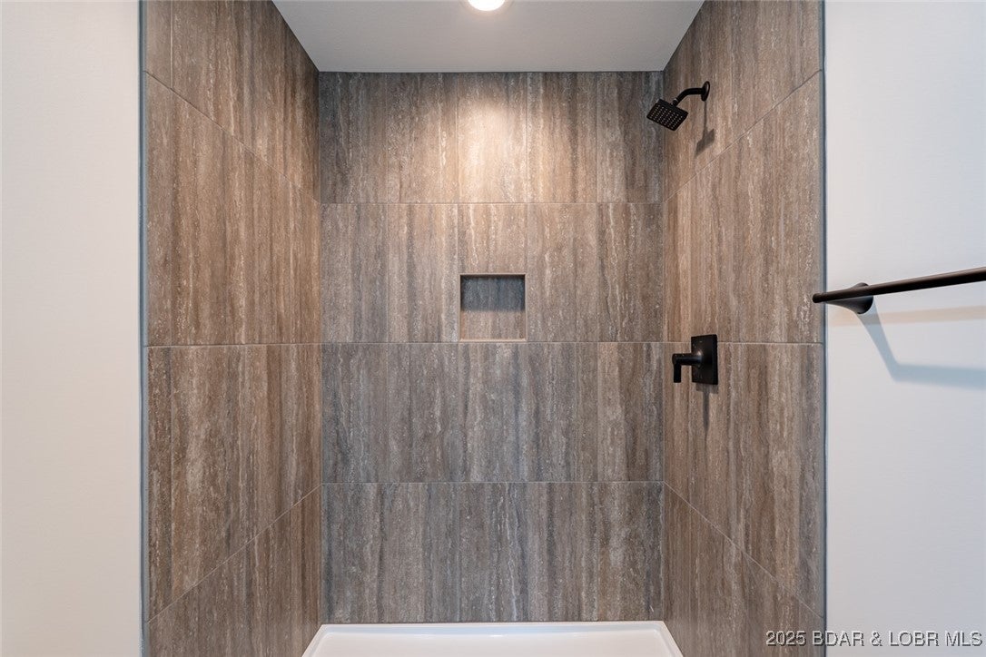 Osage Beach, Missouri, 65065, United States, 5 Bedrooms Bedrooms, ,4 BathroomsBathrooms,Residential,Active,1953713