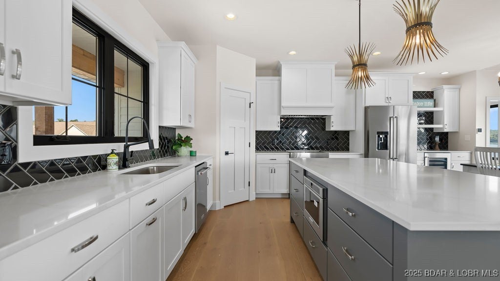 Camdenton, Missouri, 65020, United States, 4 Bedrooms Bedrooms, ,4 BathroomsBathrooms,Residential,Active,1945094