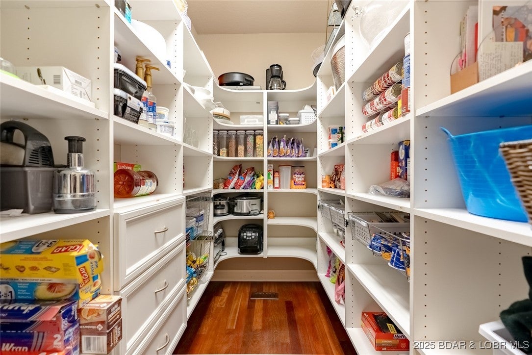 Lake Ozark, Missouri, 65049, United States, 5 Bedrooms Bedrooms, ,5 BathroomsBathrooms,Residential,Active,1990646