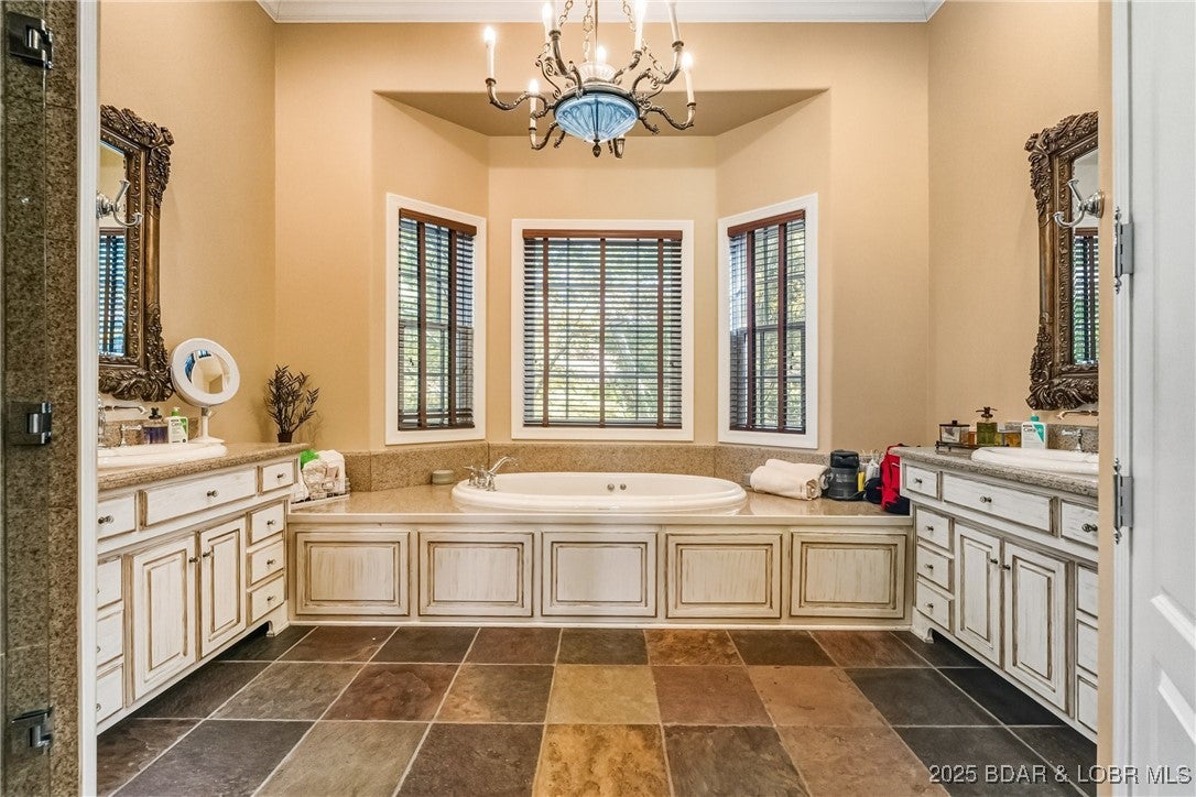 Villages, Missouri, 65079, United States, 5 Bedrooms Bedrooms, ,4 BathroomsBathrooms,Residential,Active,1985880