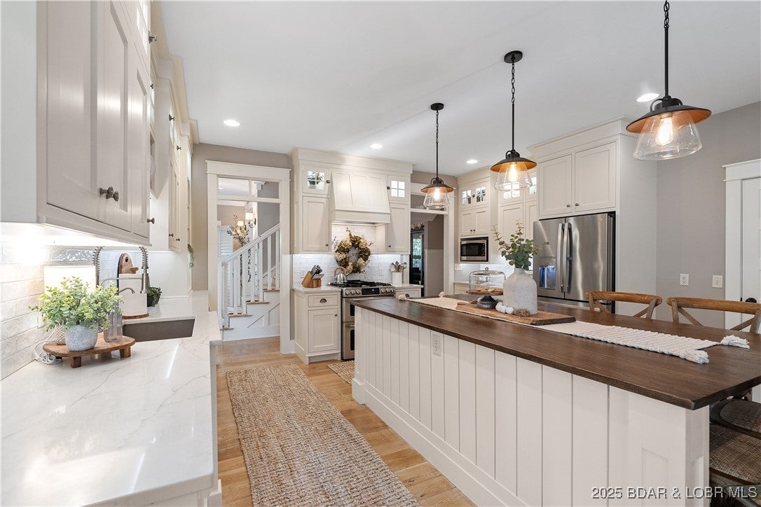 Lake Ozark, Missouri, 65049, United States, 4 Bedrooms Bedrooms, ,5 BathroomsBathrooms,Residential,Active,1960161