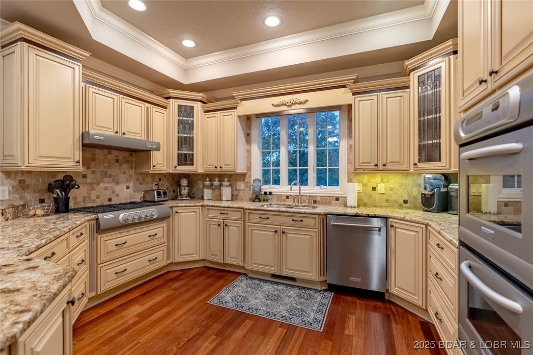 Lake Ozark, Missouri, 65049, United States, 5 Bedrooms Bedrooms, ,5 BathroomsBathrooms,Residential,Active,1990646