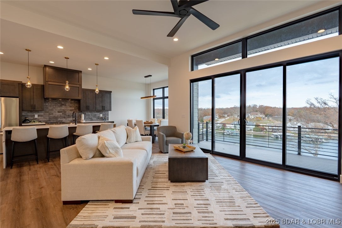 Osage Beach, Missouri, 65065, United States, 5 Bedrooms Bedrooms, ,4 BathroomsBathrooms,Residential,Active,1953713