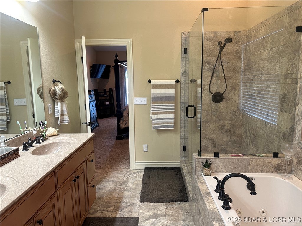 Osage Beach, Missouri, 65065, United States, 4 Bedrooms Bedrooms, ,4 BathroomsBathrooms,Residential,Active,1922318