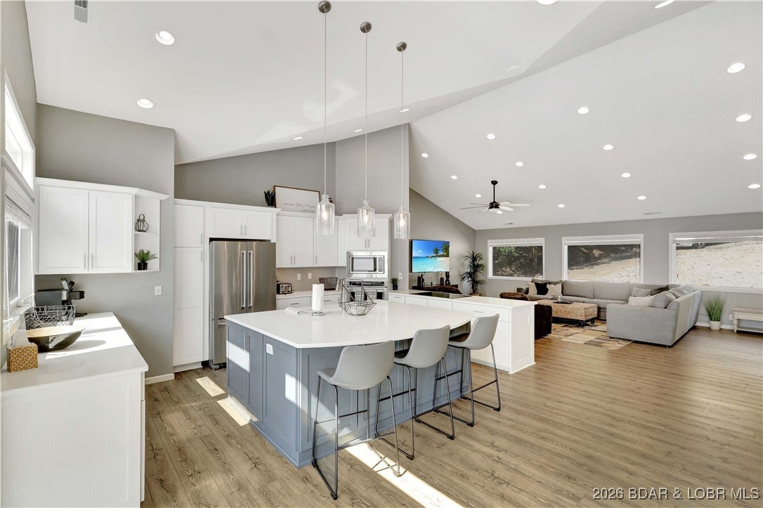 Sunrise Beach, Missouri, 65079, United States, 5 Bedrooms Bedrooms, ,6 BathroomsBathrooms,Residential,Active,2015451