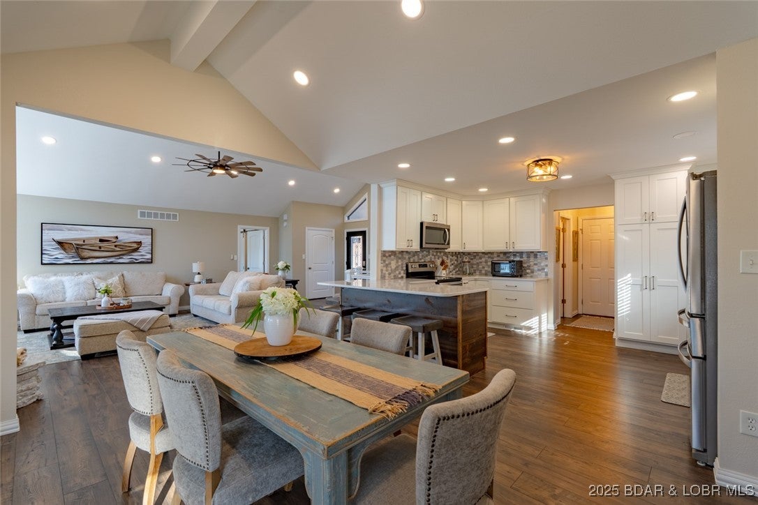 Four Seasons, Missouri, 65049, United States, 5 Bedrooms Bedrooms, ,4 BathroomsBathrooms,Residential,Active,2008696