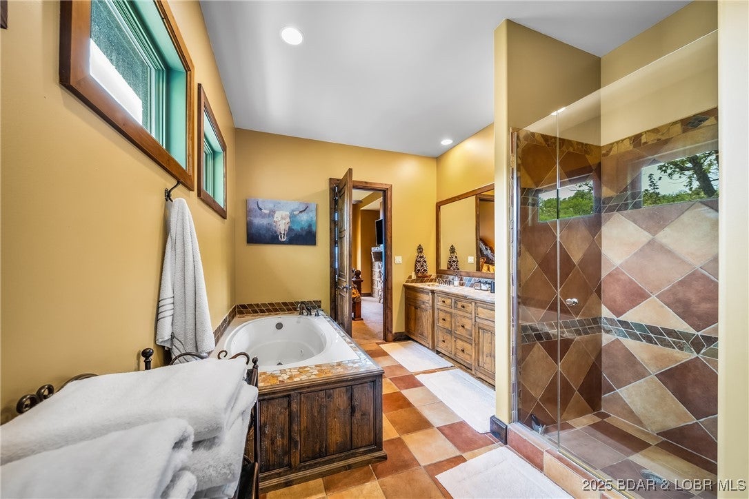 Villages, Missouri, 65079, United States, 5 Bedrooms Bedrooms, ,7 BathroomsBathrooms,Residential,Active,1964268