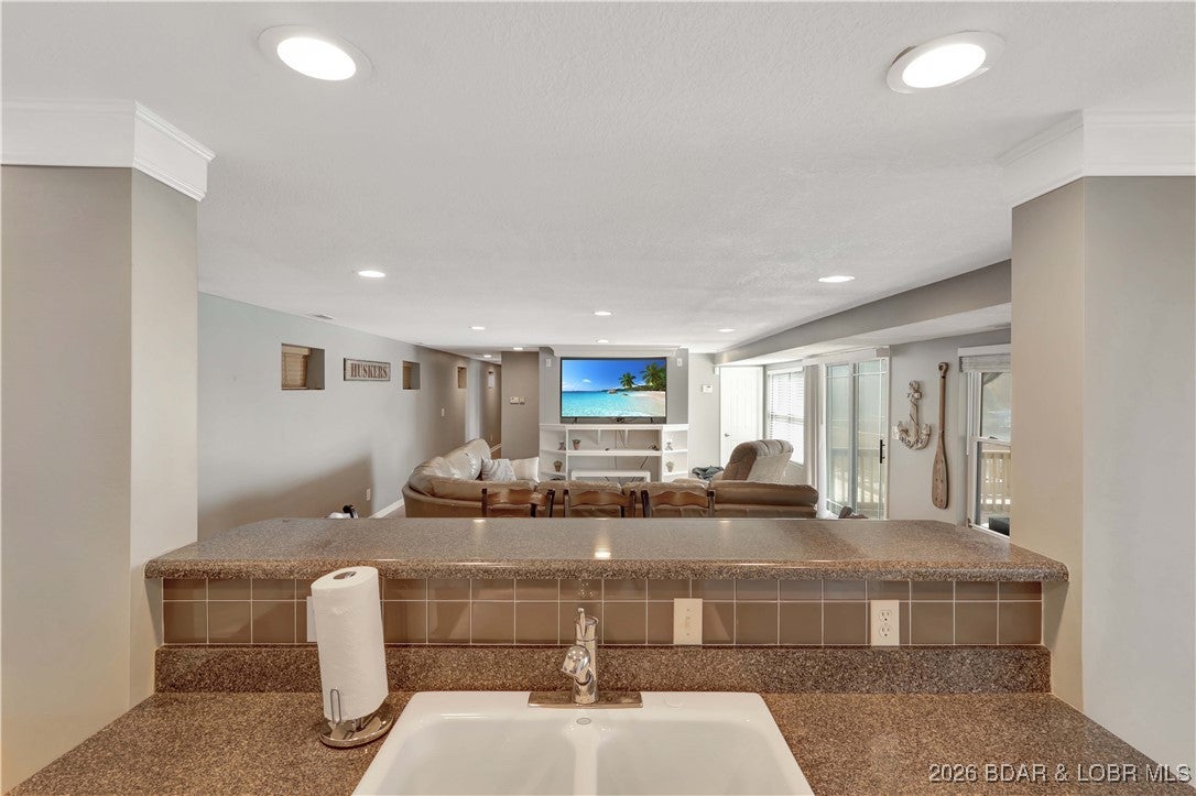 Sunrise Beach, Missouri, 65079, United States, 5 Bedrooms Bedrooms, ,6 BathroomsBathrooms,Residential,Active,2015451