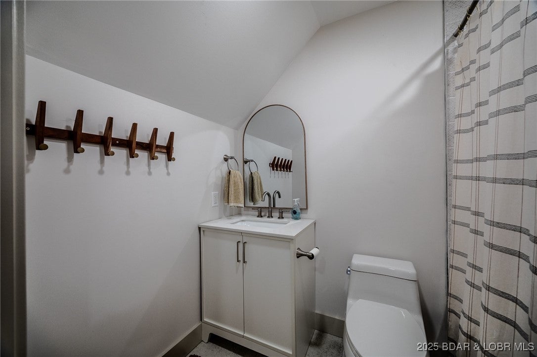 Linn Creek, Missouri, 65052, United States, 6 Bedrooms Bedrooms, ,5 BathroomsBathrooms,Residential,Active,1989796