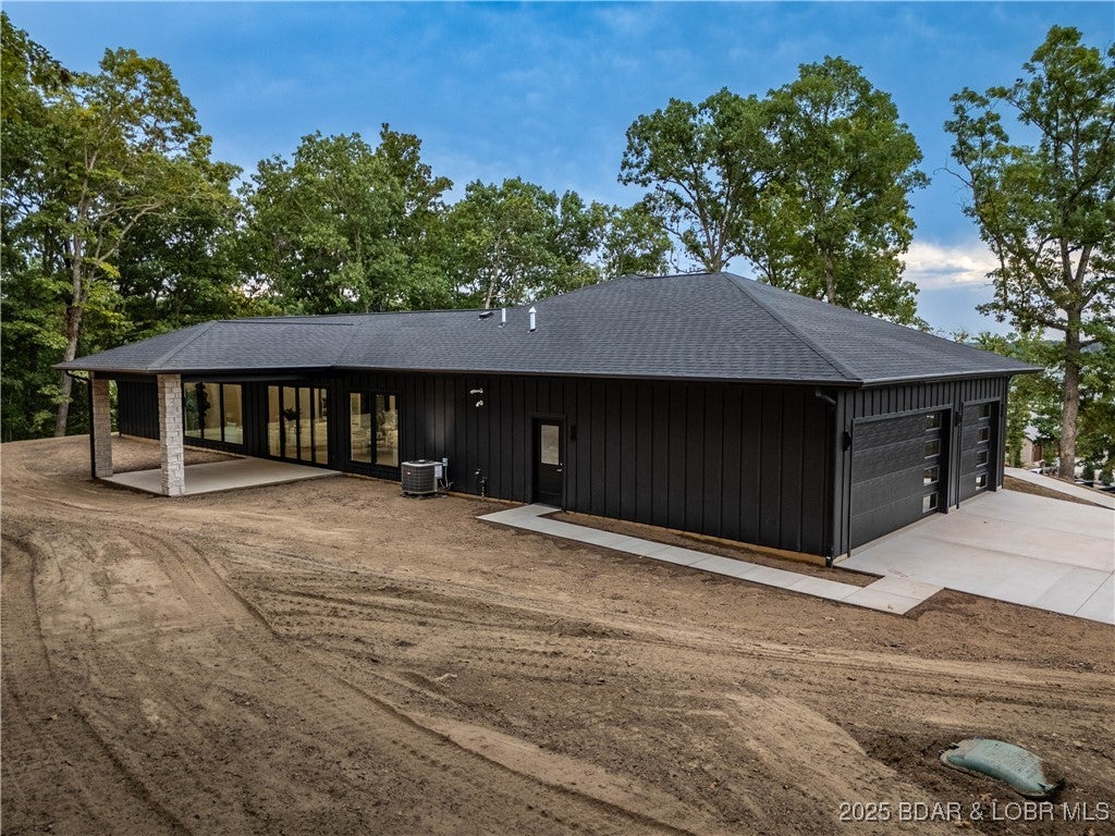 Sunrise Beach, Missouri, 65079, United States, 3 Bedrooms Bedrooms, ,3 BathroomsBathrooms,Residential,Active,1922285