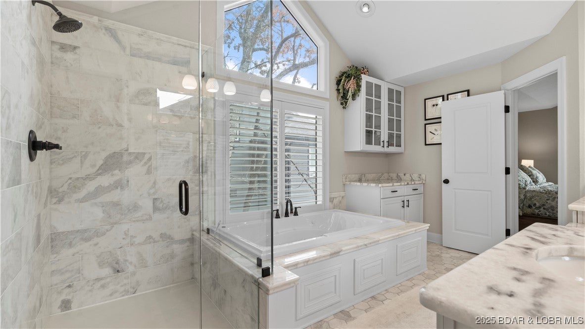 Lake Ozark, Missouri, 65049, United States, 5 Bedrooms Bedrooms, ,5 BathroomsBathrooms,Residential,Active,1968089