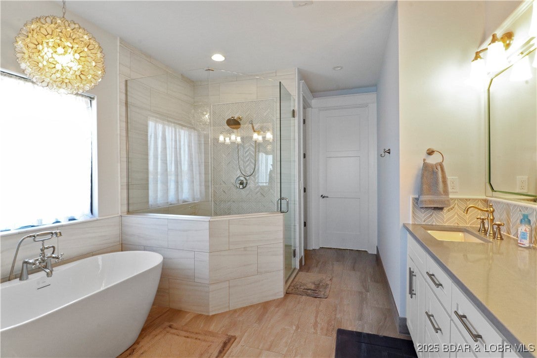 Lake Ozark, Missouri, 65049, United States, 4 Bedrooms Bedrooms, ,5 BathroomsBathrooms,Residential,Active,1959923