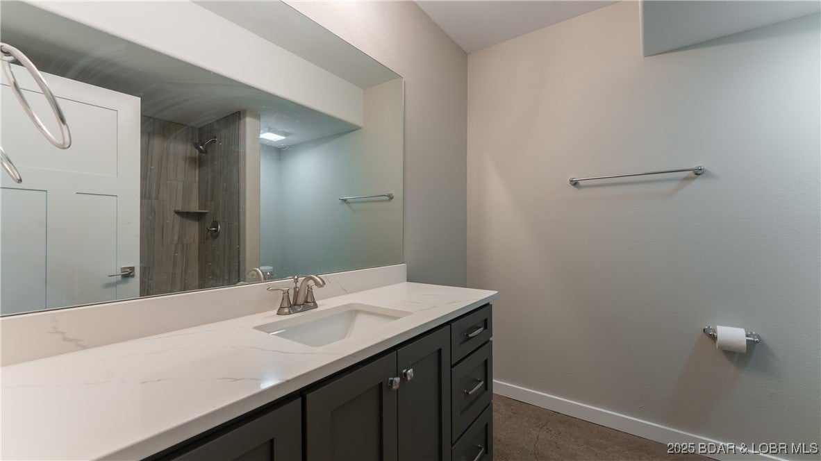 Camdenton, Missouri, 65020, United States, 5 Bedrooms Bedrooms, ,4 BathroomsBathrooms,Residential,Active,1903211