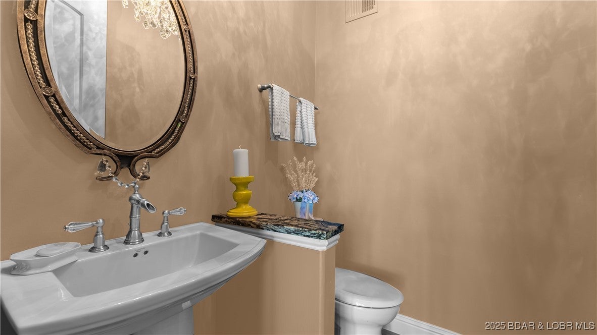 Camdenton, Missouri, 65020, United States, 5 Bedrooms Bedrooms, ,5 BathroomsBathrooms,Residential,Active,1989766