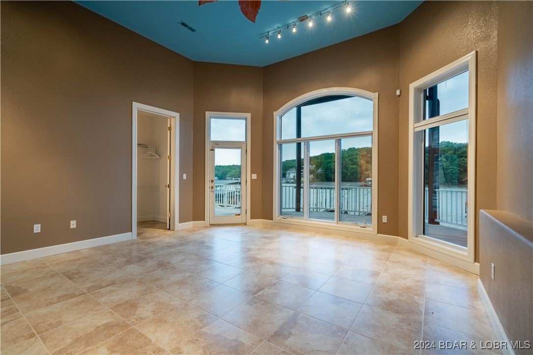 Porto Cima, Missouri, 65079, United States, ,5 BathroomsBathrooms,Residential,Active,1703312