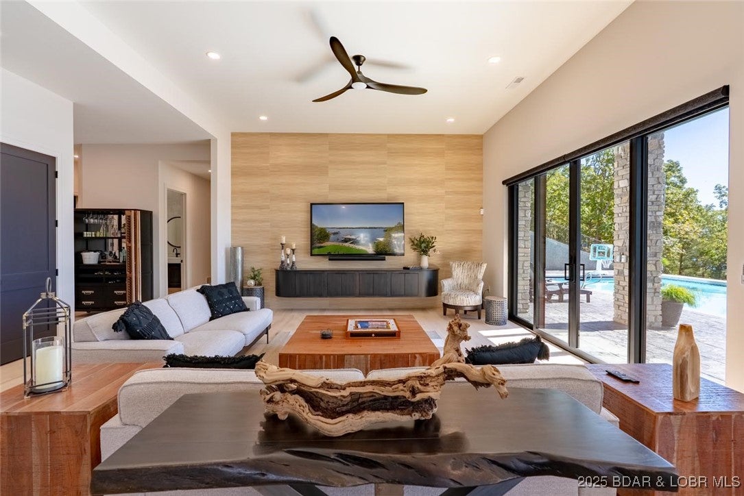 Sunrise Beach, Missouri, 65079, United States, 5 Bedrooms Bedrooms, ,7 BathroomsBathrooms,Residential,Active,1961963