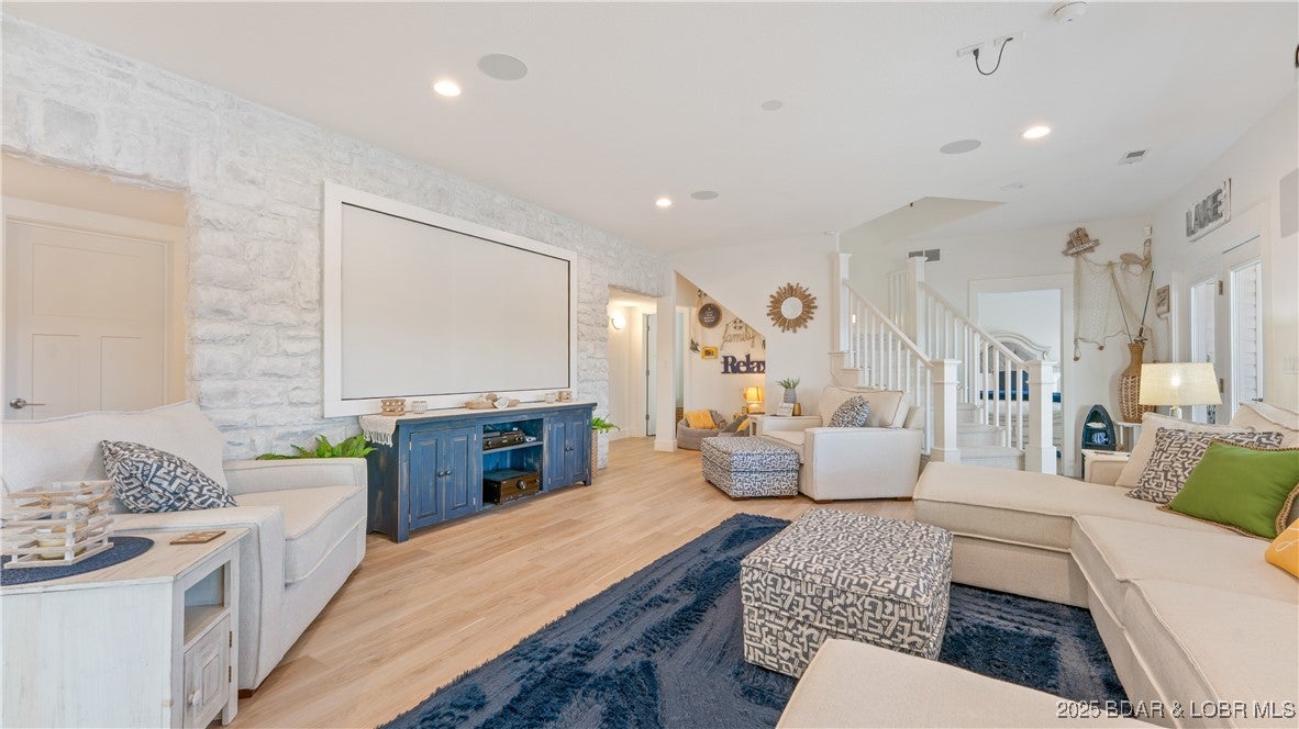 Roach, Missouri, 65787, United States, 8 Bedrooms Bedrooms, ,5 BathroomsBathrooms,Residential,Active,2007100