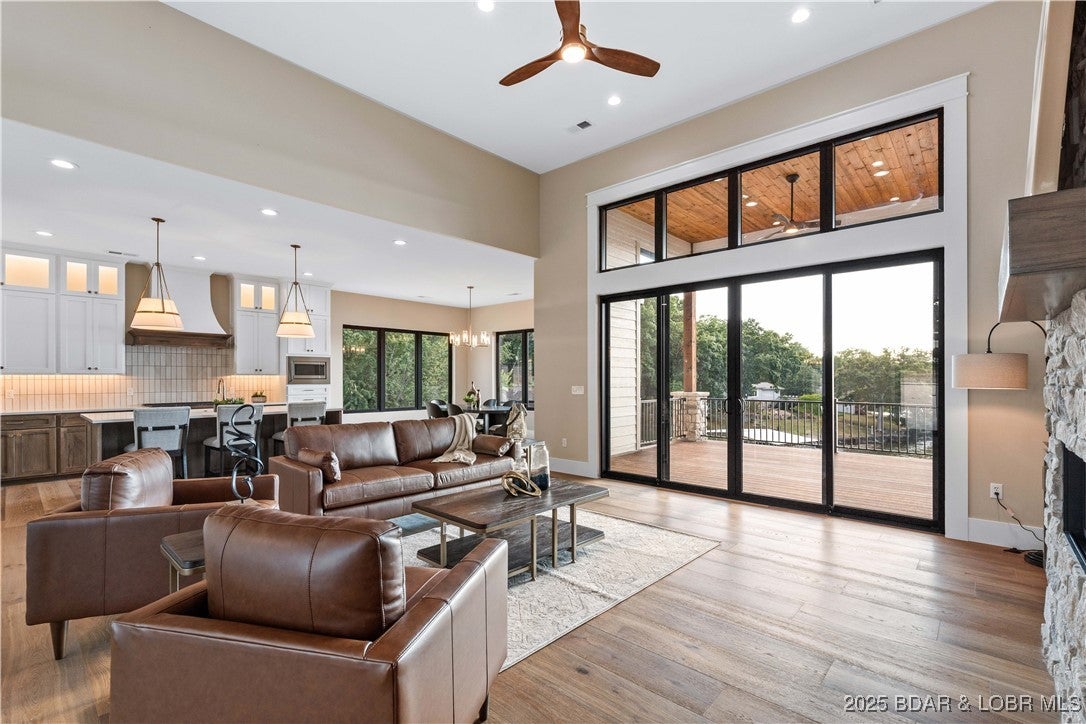 Osage Beach, Missouri, 65065, United States, 6 Bedrooms Bedrooms, ,6 BathroomsBathrooms,Residential,Active,1922661