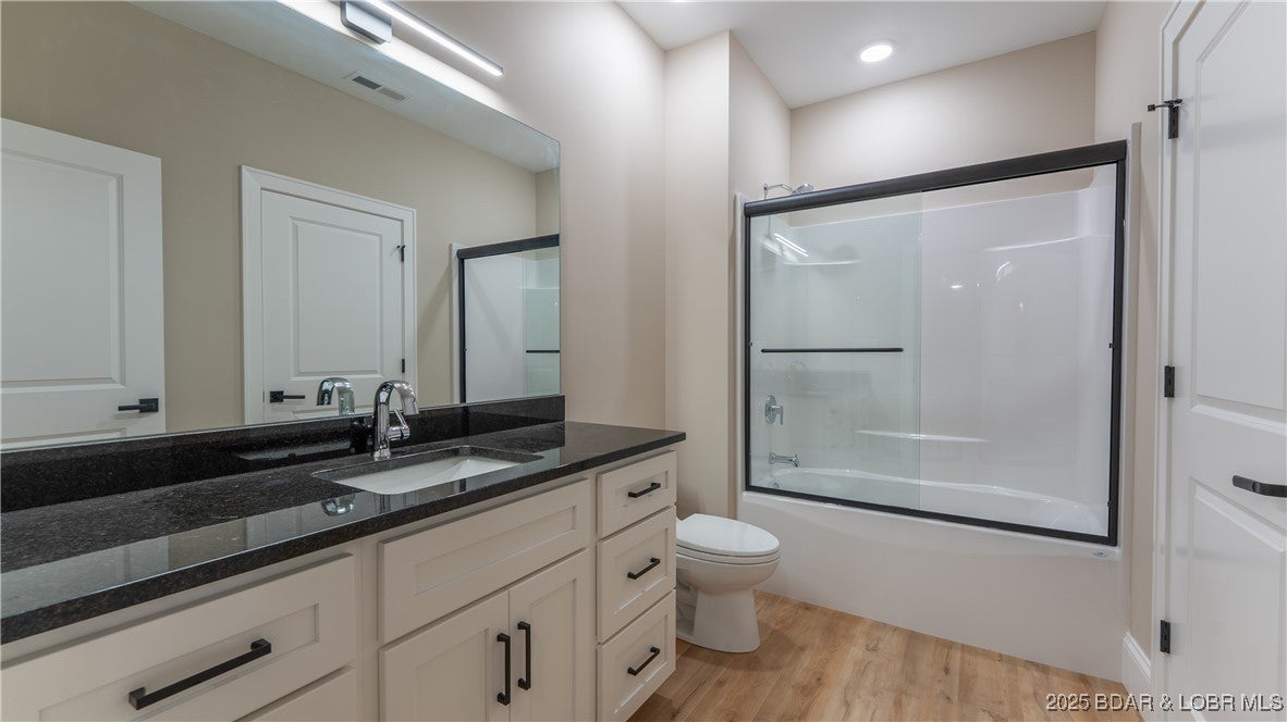 Osage Beach, Missouri, 65065, United States, 4 Bedrooms Bedrooms, ,5 BathroomsBathrooms,Residential,Active,1877825