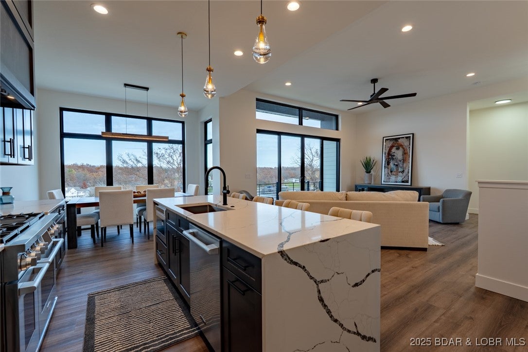 Osage Beach, Missouri, 65065, United States, 5 Bedrooms Bedrooms, ,4 BathroomsBathrooms,Residential,Active,1953713