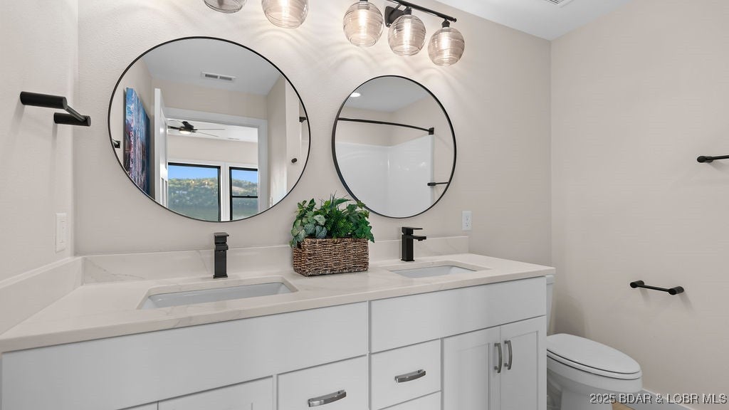 Camdenton, Missouri, 65020, United States, 4 Bedrooms Bedrooms, ,4 BathroomsBathrooms,Residential,Active,1945094