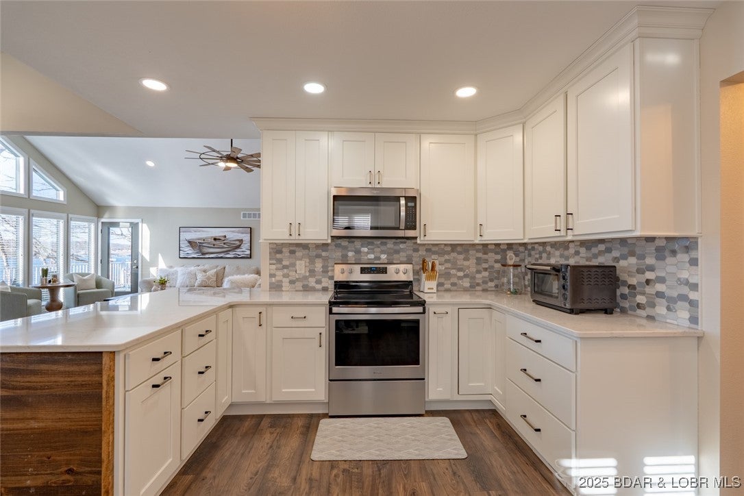 Four Seasons, Missouri, 65049, United States, 5 Bedrooms Bedrooms, ,4 BathroomsBathrooms,Residential,Active,2008696