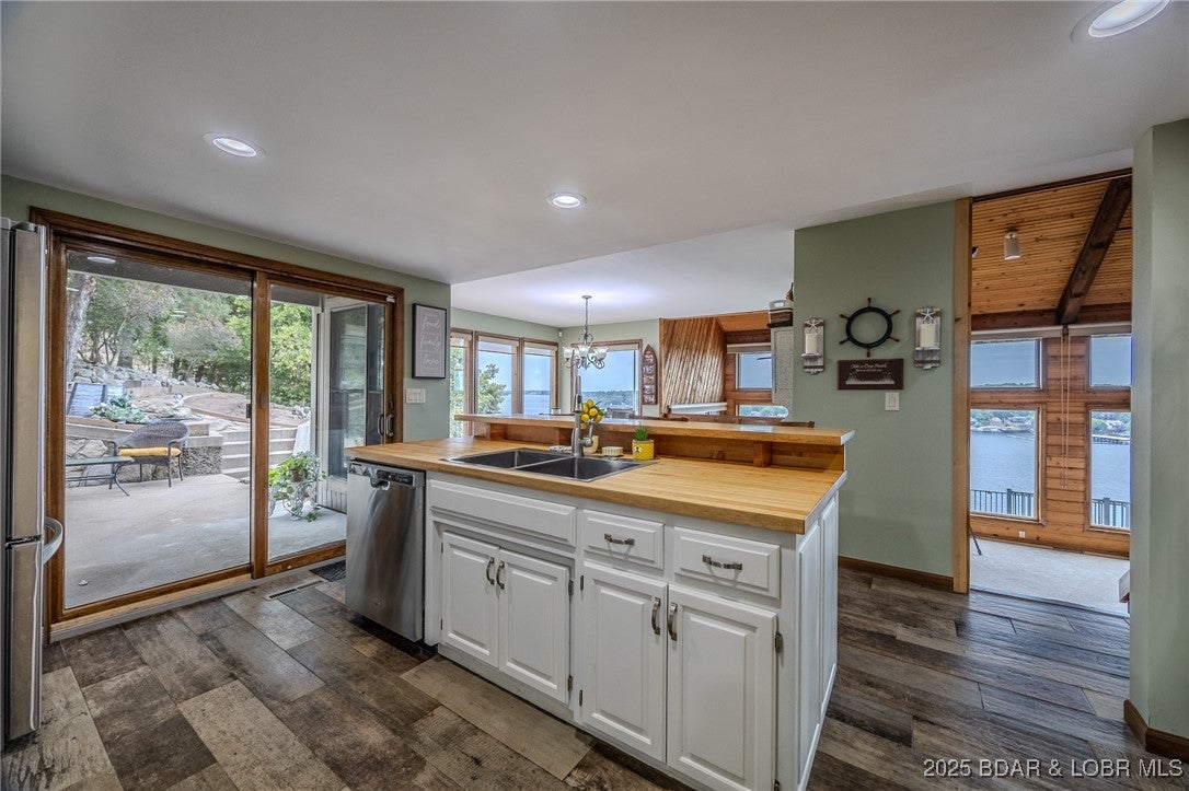 Sunrise Beach, Missouri, 65079, United States, 3 Bedrooms Bedrooms, ,3 BathroomsBathrooms,Residential,Active,1934766