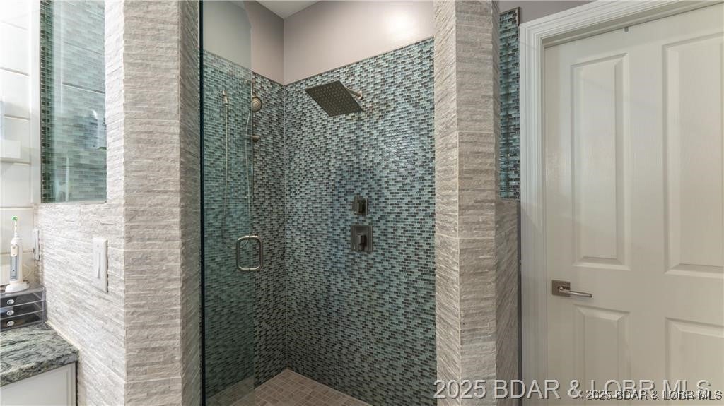 Camdenton, Missouri, 65020, United States, 7 Bedrooms Bedrooms, ,6 BathroomsBathrooms,Residential,Active,1876843