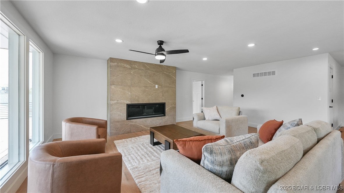 Osage Beach, Missouri, 65065, United States, 4 Bedrooms Bedrooms, ,4 BathroomsBathrooms,Residential,Active,1946330