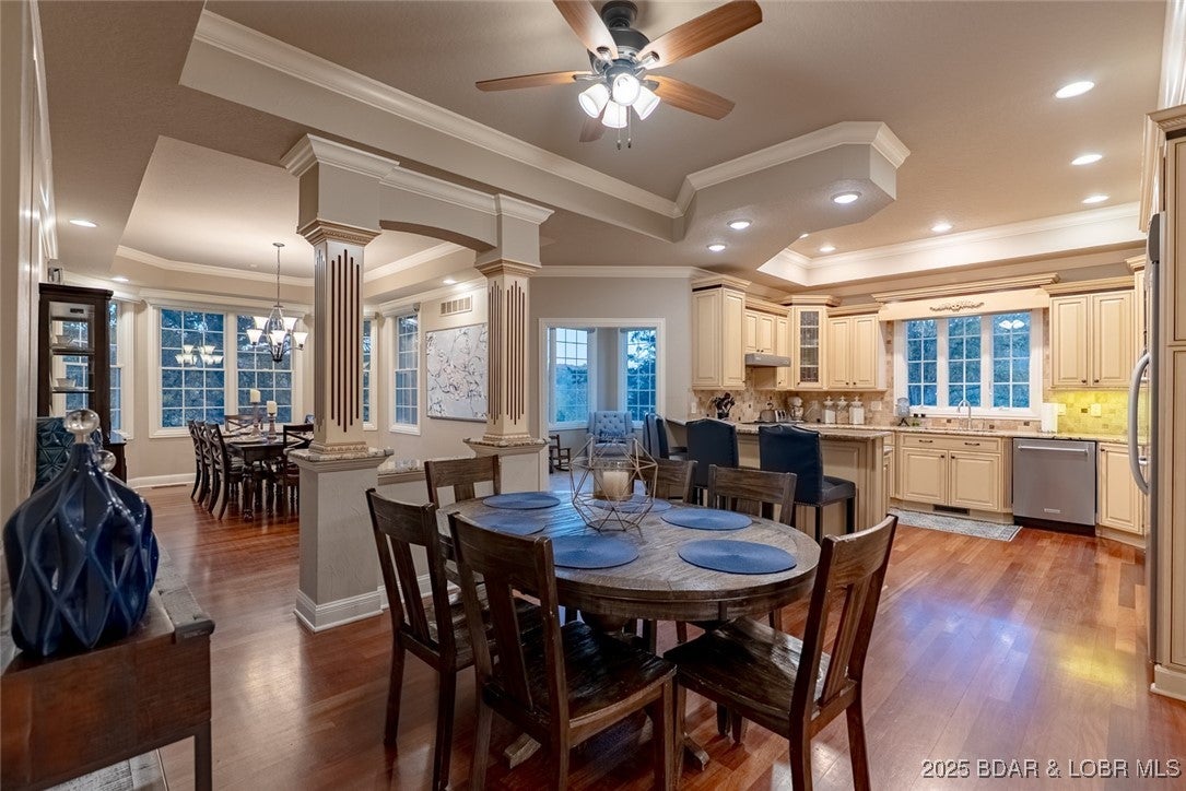 Lake Ozark, Missouri, 65049, United States, 5 Bedrooms Bedrooms, ,5 BathroomsBathrooms,Residential,Active,1990646