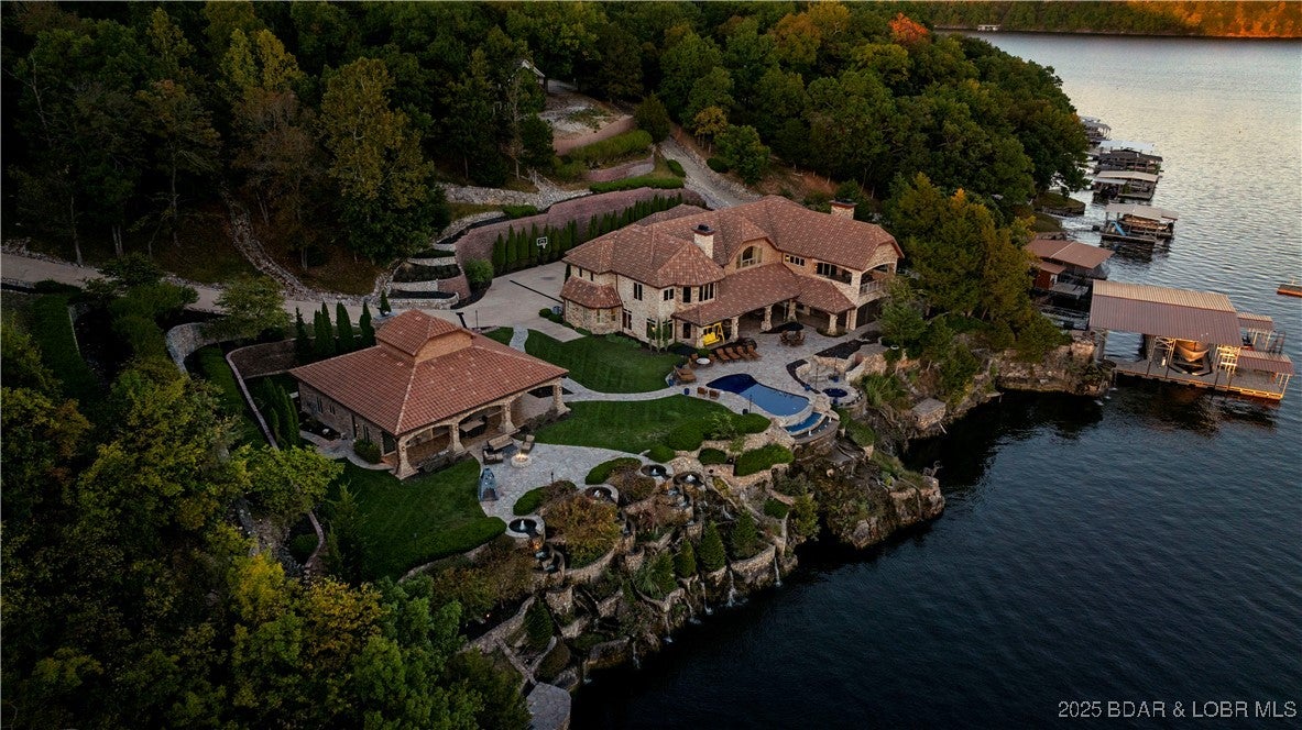 Sunrise Beach, Missouri, 65079, United States, 18 Bedrooms Bedrooms, ,19 BathroomsBathrooms,Residential,Active,1944266