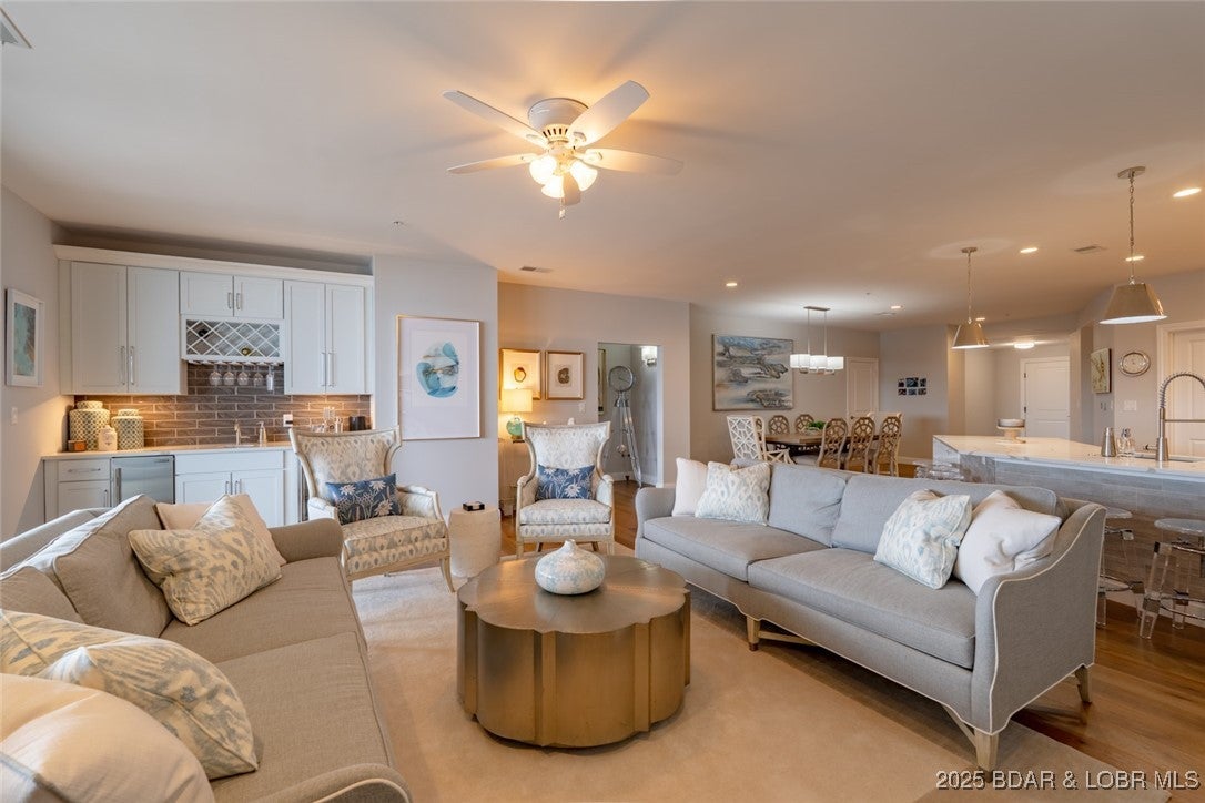 Sunrise Beach, Missouri, 65079, United States, 4 Bedrooms Bedrooms, ,5 BathroomsBathrooms,Residential,Active,2008284