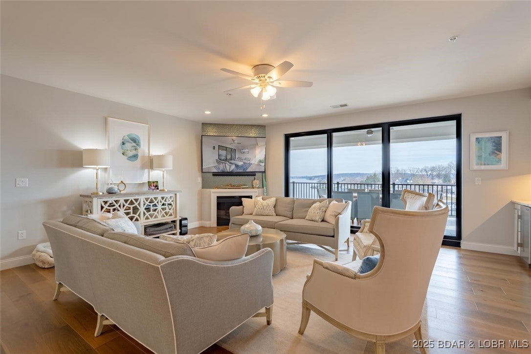 Sunrise Beach, Missouri, 65079, United States, 4 Bedrooms Bedrooms, ,5 BathroomsBathrooms,Residential,Active,2008284