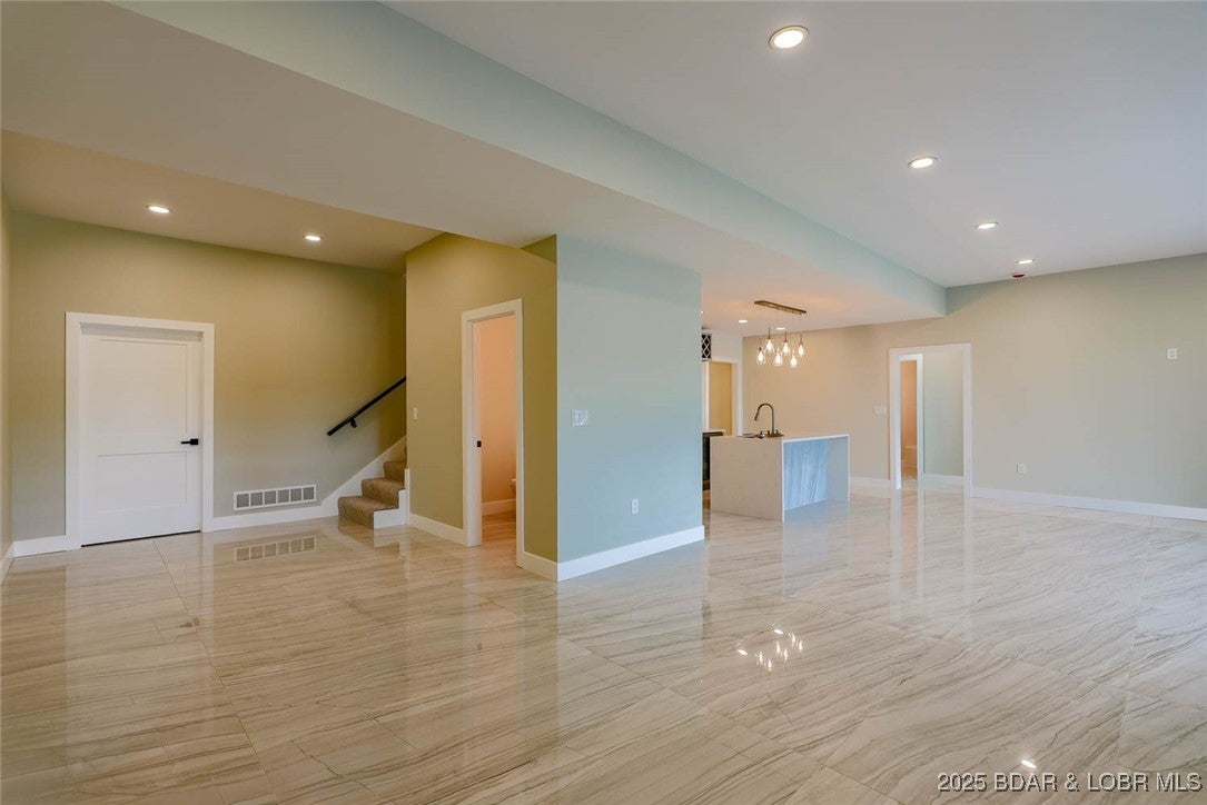 Sunrise Beach, Missouri, 65079, United States, 6 Bedrooms Bedrooms, ,7 BathroomsBathrooms,Residential,Active,1968091