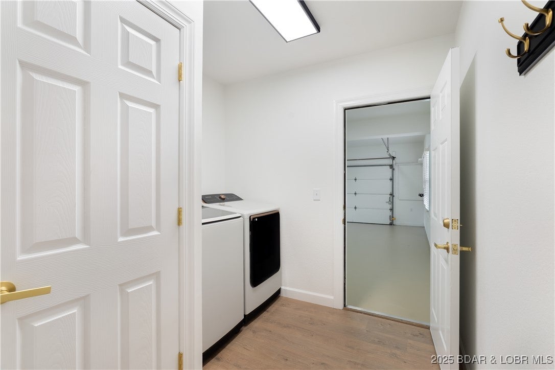 Osage Beach, Missouri, 65065, United States, 6 Bedrooms Bedrooms, ,4 BathroomsBathrooms,Residential,Active,1952762