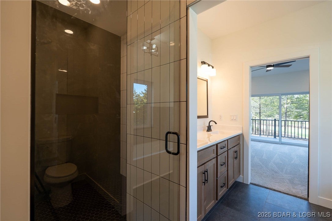 Camdenton, Missouri, 65020, United States, 4 Bedrooms Bedrooms, ,6 BathroomsBathrooms,Residential,Active,2007247