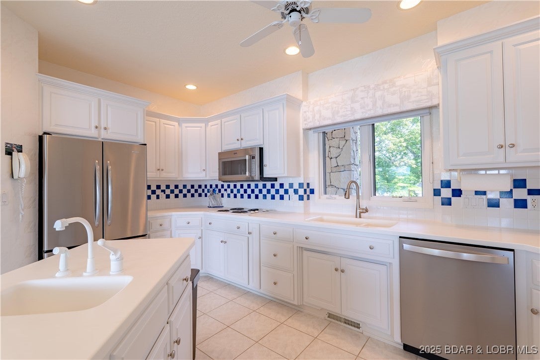 Four Seasons, Missouri, 65049, United States, 5 Bedrooms Bedrooms, ,6 BathroomsBathrooms,Residential,Active,1843468