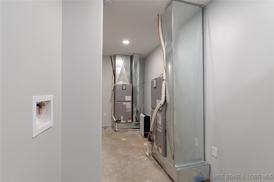 Climax Springs, Missouri, 65324, United States, 5 Bedrooms Bedrooms, ,5 BathroomsBathrooms,Residential,Active,1988443