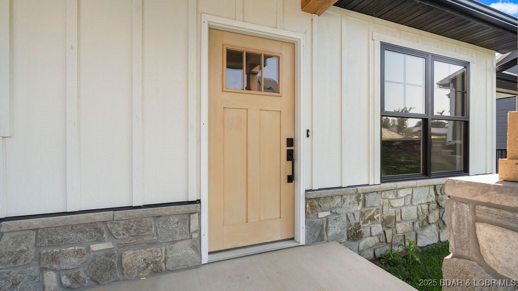 Camdenton, Missouri, 65020, United States, 4 Bedrooms Bedrooms, ,4 BathroomsBathrooms,Residential,Active,1945094