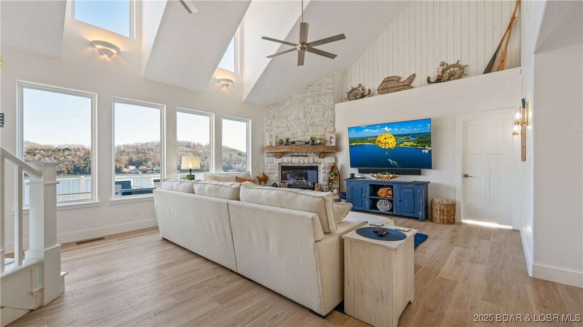 Roach, Missouri, 65787, United States, 8 Bedrooms Bedrooms, ,5 BathroomsBathrooms,Residential,Active,2007100