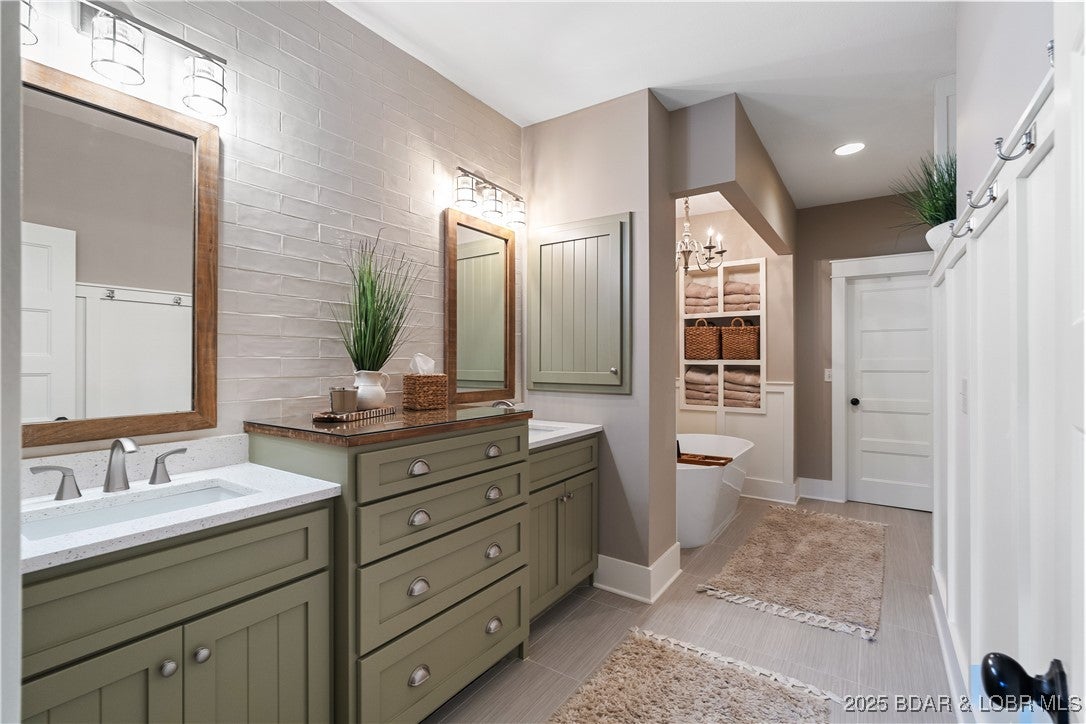 Lake Ozark, Missouri, 65049, United States, 4 Bedrooms Bedrooms, ,5 BathroomsBathrooms,Residential,Active,1960161