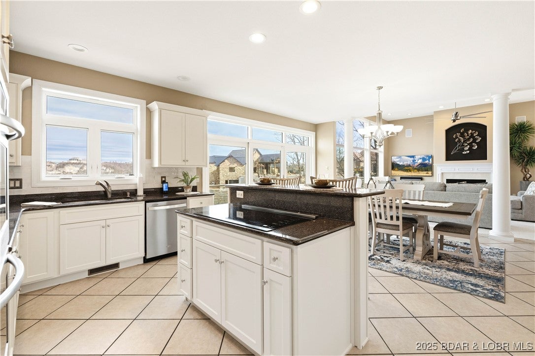 Porto Cima, Missouri, 65079, United States, 5 Bedrooms Bedrooms, ,4 BathroomsBathrooms,Residential,Active,1973370