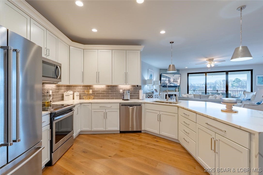 Sunrise Beach, Missouri, 65079, United States, 4 Bedrooms Bedrooms, ,5 BathroomsBathrooms,Residential,Active,2008284