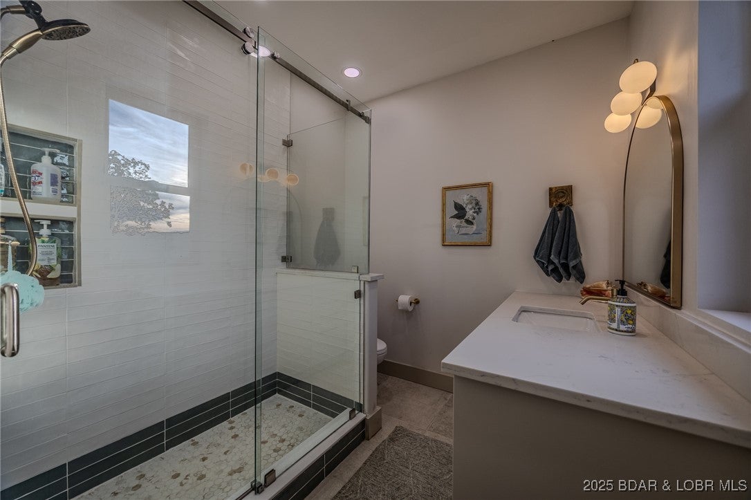 Linn Creek, Missouri, 65052, United States, 6 Bedrooms Bedrooms, ,5 BathroomsBathrooms,Residential,Active,1989796