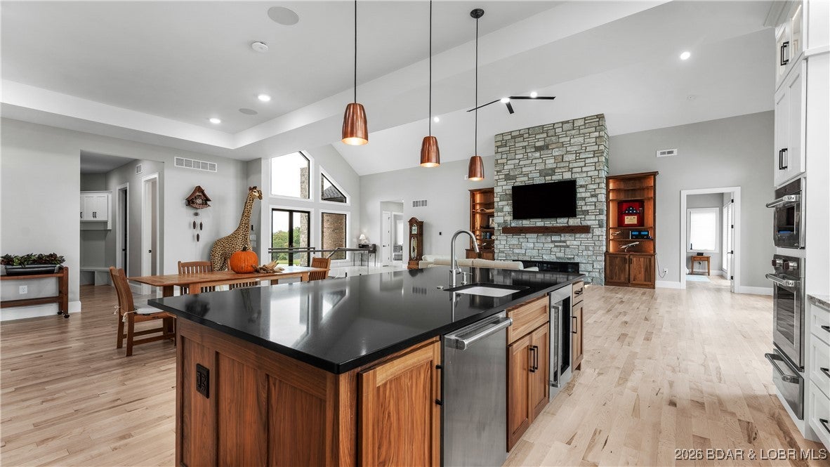 Osage Beach, Missouri, 65065, United States, 4 Bedrooms Bedrooms, ,5 BathroomsBathrooms,Residential,Active,2008724