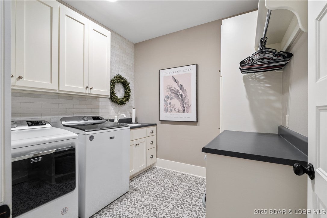 Lake Ozark, Missouri, 65049, United States, 4 Bedrooms Bedrooms, ,5 BathroomsBathrooms,Residential,Active,1960161