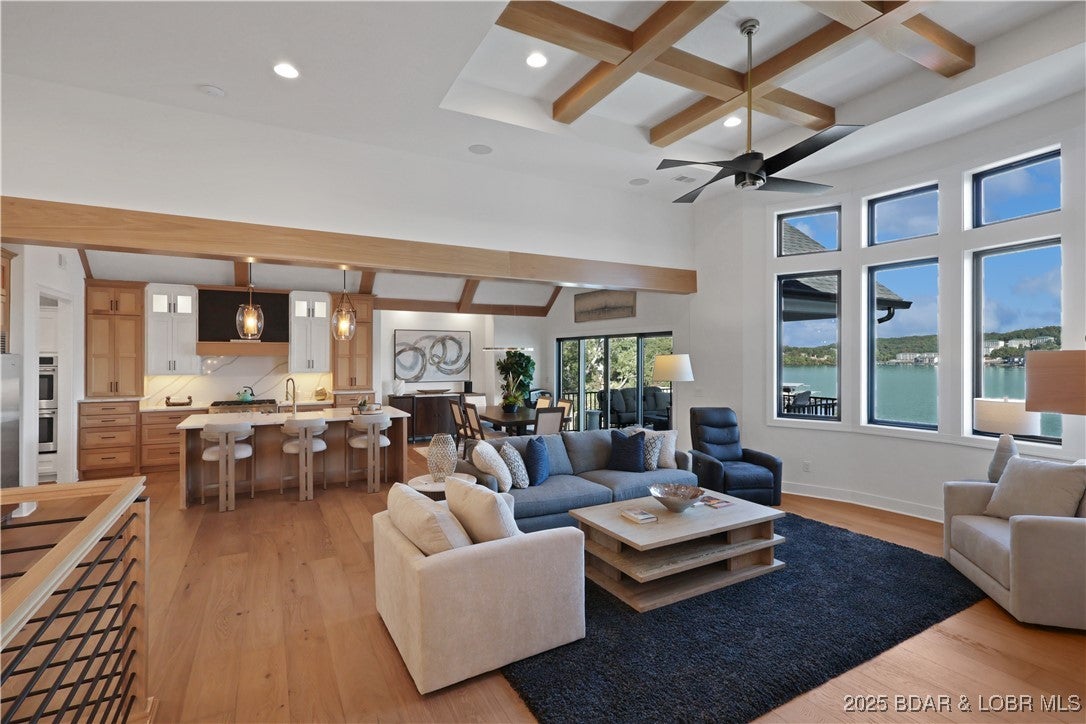 Porto Cima, Missouri, 65079, United States, 6 Bedrooms Bedrooms, ,5 BathroomsBathrooms,Residential,Active,1960144