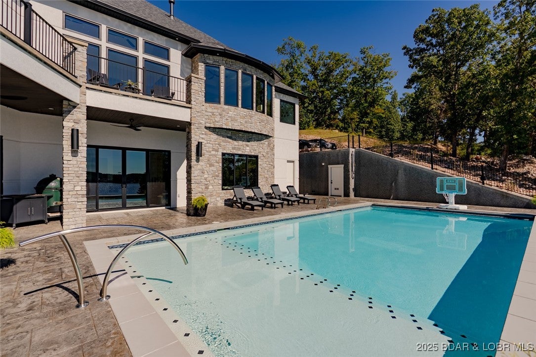 Sunrise Beach, Missouri, 65079, United States, 5 Bedrooms Bedrooms, ,7 BathroomsBathrooms,Residential,Active,1961963