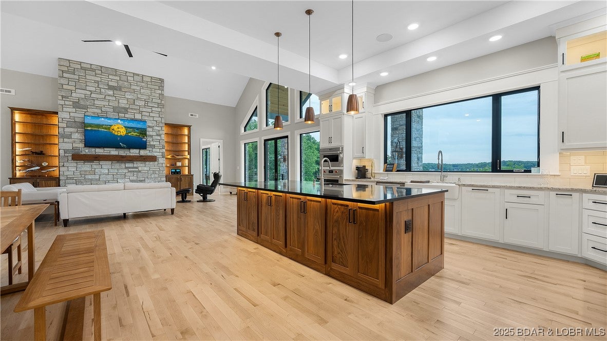 Osage Beach, Missouri, 65065, United States, 4 Bedrooms Bedrooms, ,5 BathroomsBathrooms,Residential,Active,1877825