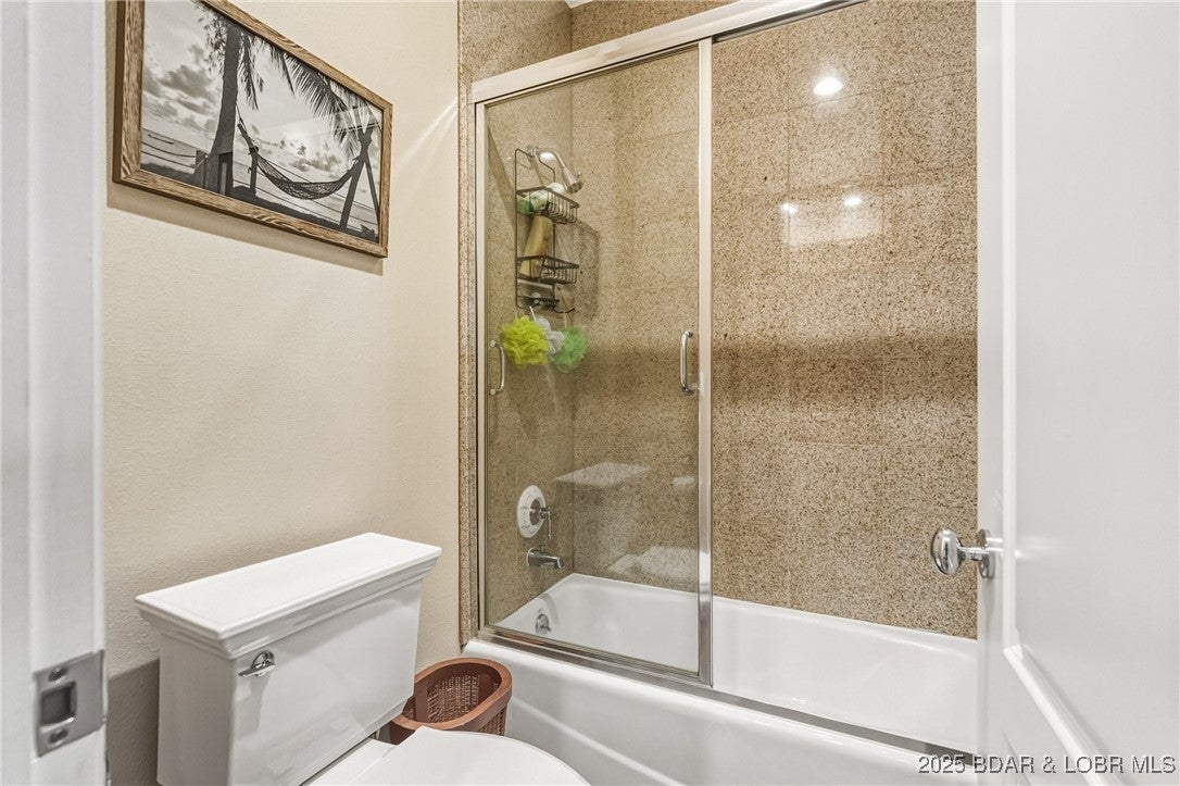 Villages, Missouri, 65079, United States, 5 Bedrooms Bedrooms, ,4 BathroomsBathrooms,Residential,Active,1985880